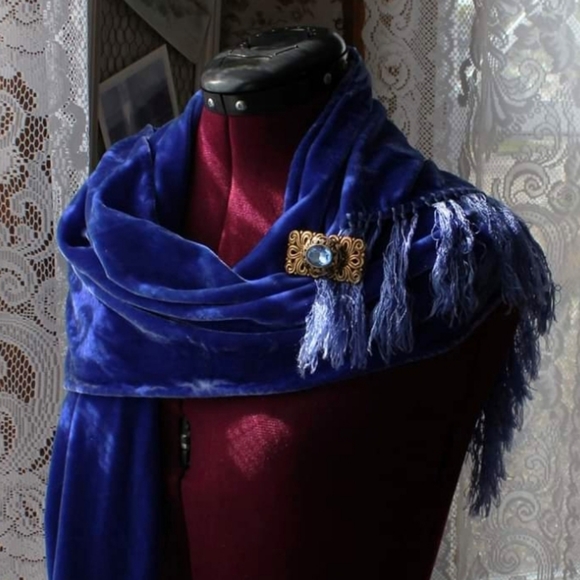 Vintage Sky Blue Art Nouveau Glass Bar Brooch Pin - Picture 3 of 5